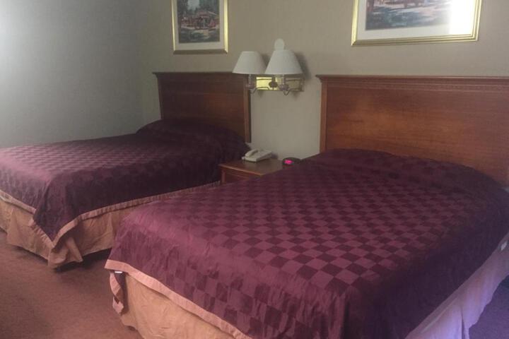 2 Queen Beds (7 of 10)