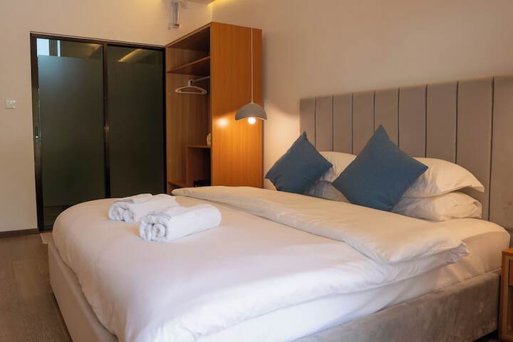 Room 5 of 44