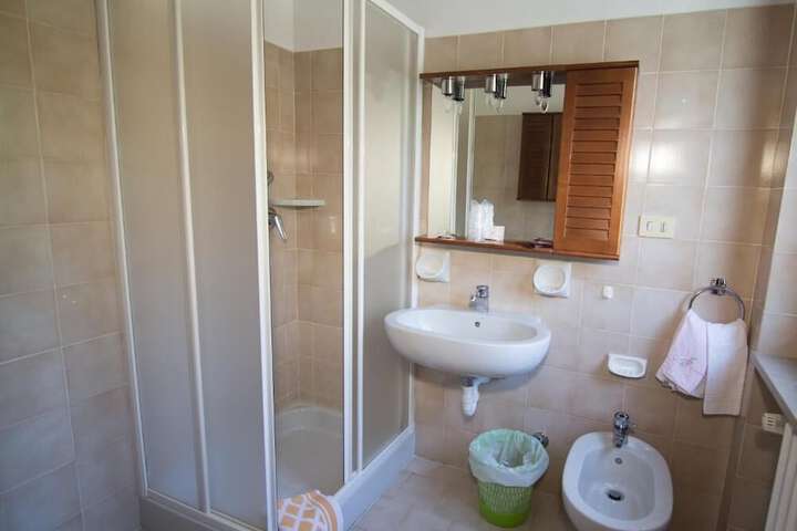 Room 20 of 34