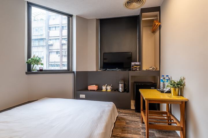 Room 11 of 28