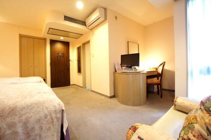 Room 16 of 35