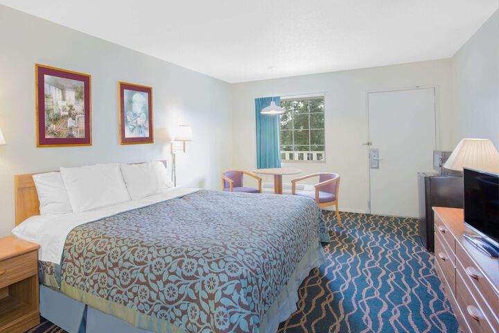 Room 6 of 15