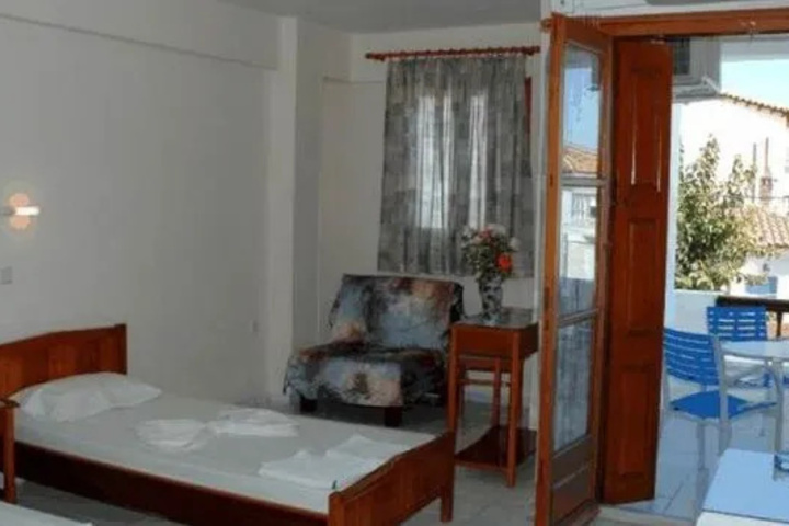 Room 4 of 11
