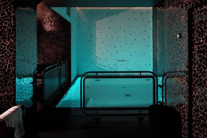 Pool 93 of 144