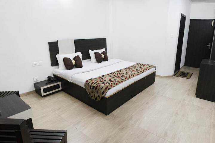 Room 13 of 31