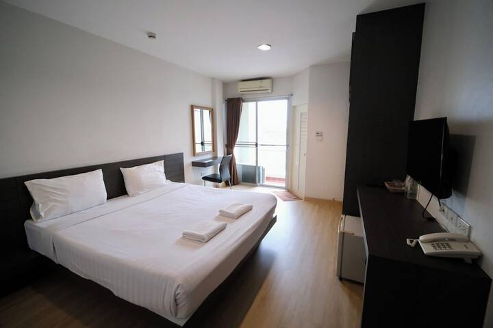 Room 4 of 40
