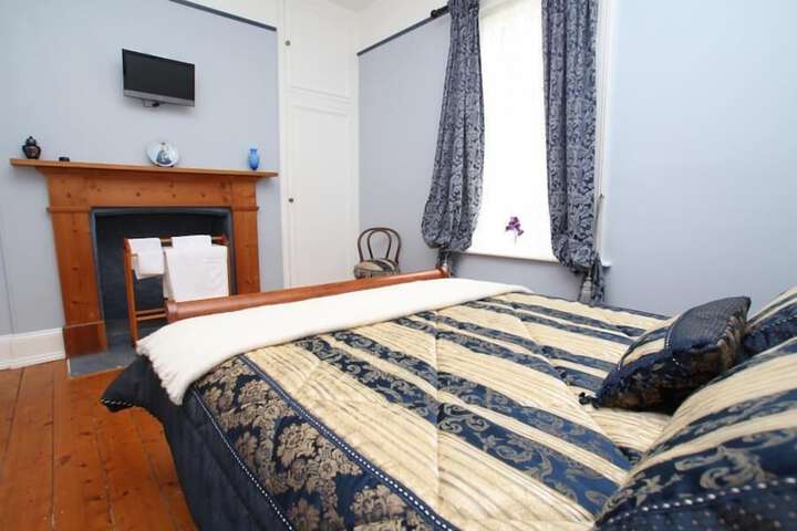Room 8 of 28
