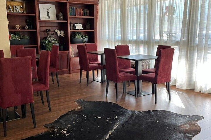 Lounge 38 of 41