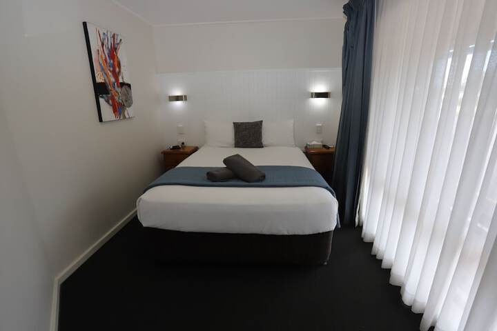 Room 102 of 199