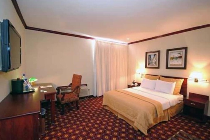 Room 10 of 44