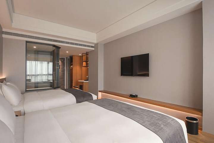 Room 5 of 38