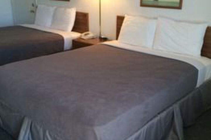 Room 8 of 12