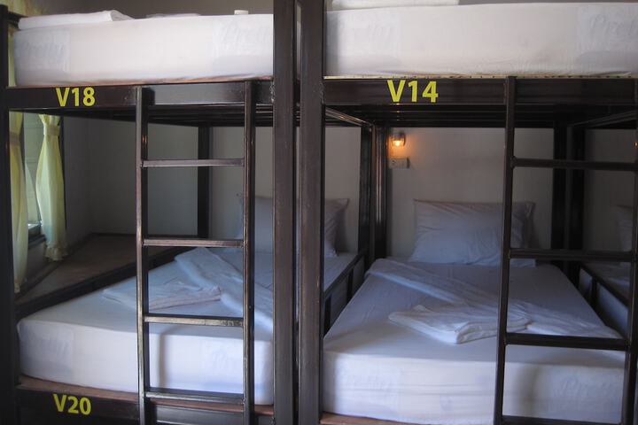 Room 10 of 31