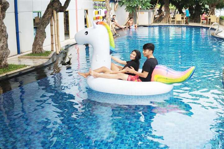 Hotel Pool