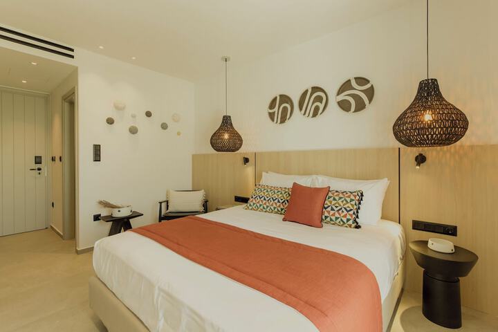 Room 10 of 80