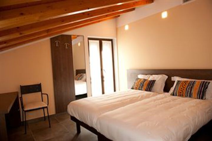 Room 16 of 40