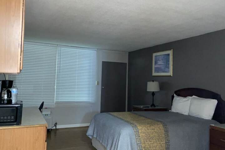 Single King Bed (6 of 15)