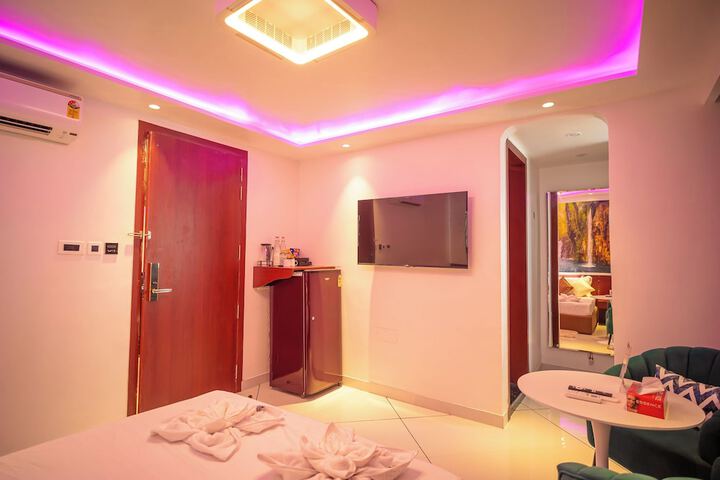 Room 28 of 63