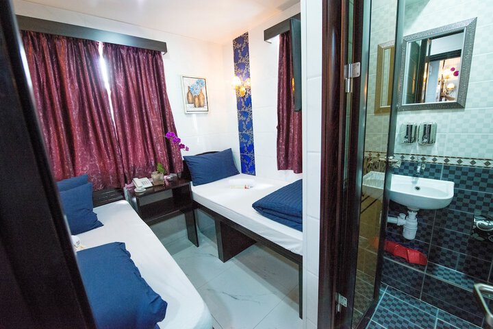 Room 26 of 42