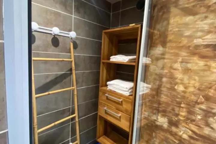 Room 5 of 14