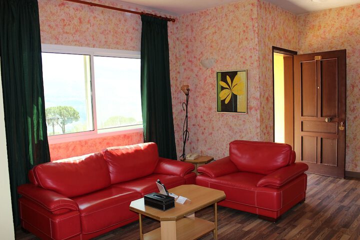 Room 7 of 68