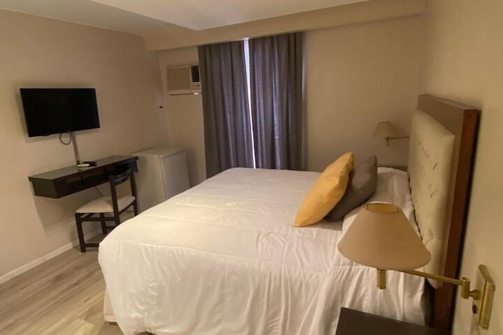 Room 26 of 65