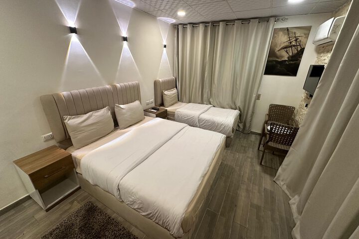 Room 17 of 46