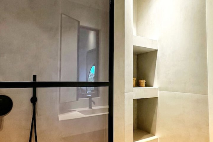 Room 10 of 25