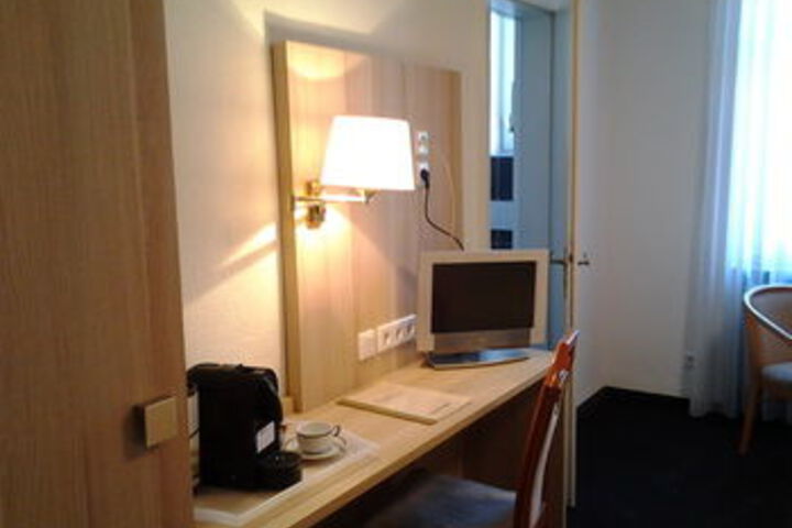 Room 12 of 12