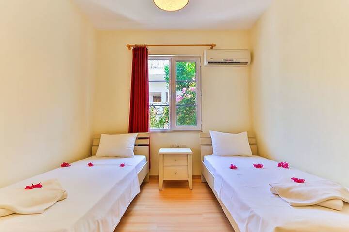 Room 3 of 28