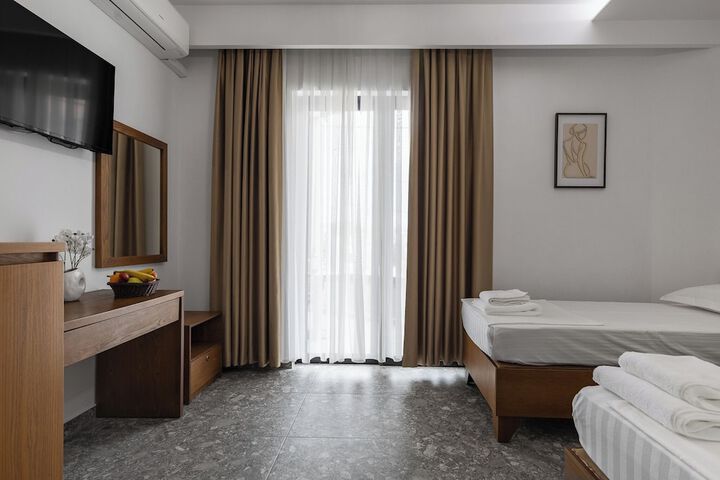 Room 12 of 25