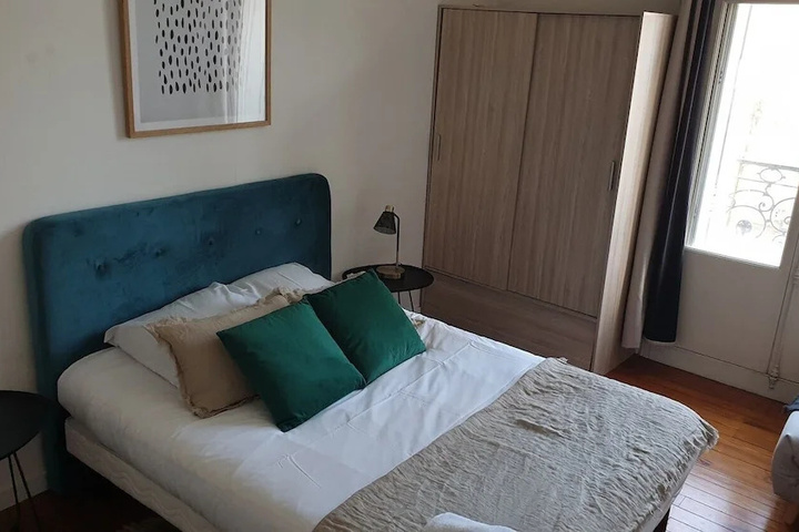 Room 5 of 6