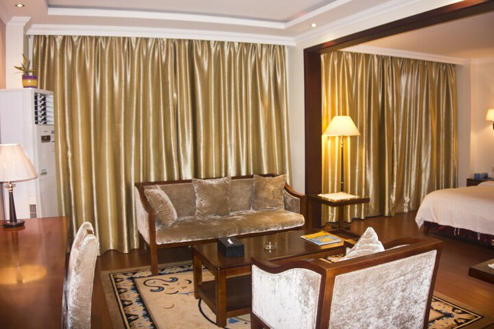 Room 9 of 50
