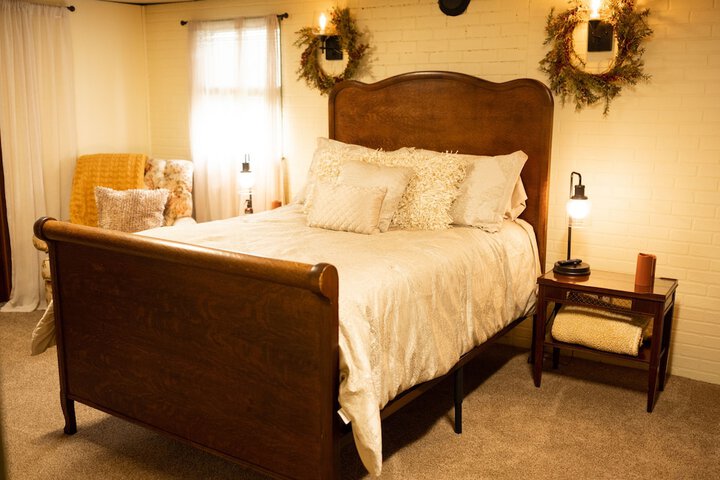 Room 3 of 230