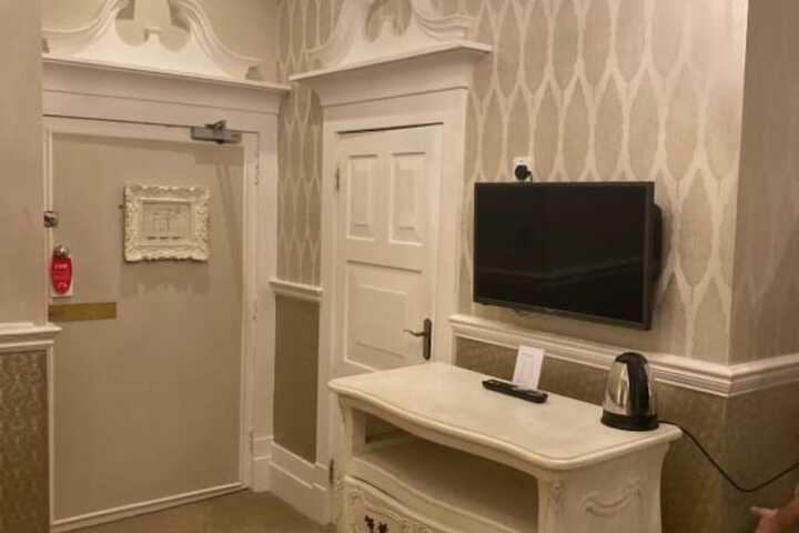 Room 40 of 95