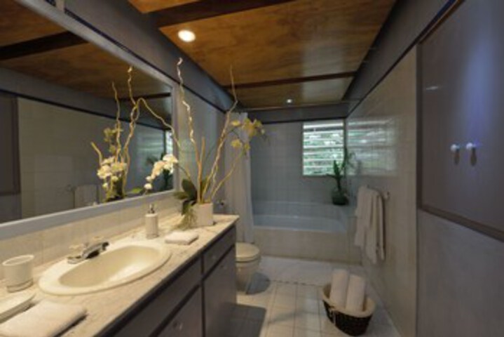 Room 4 of 27