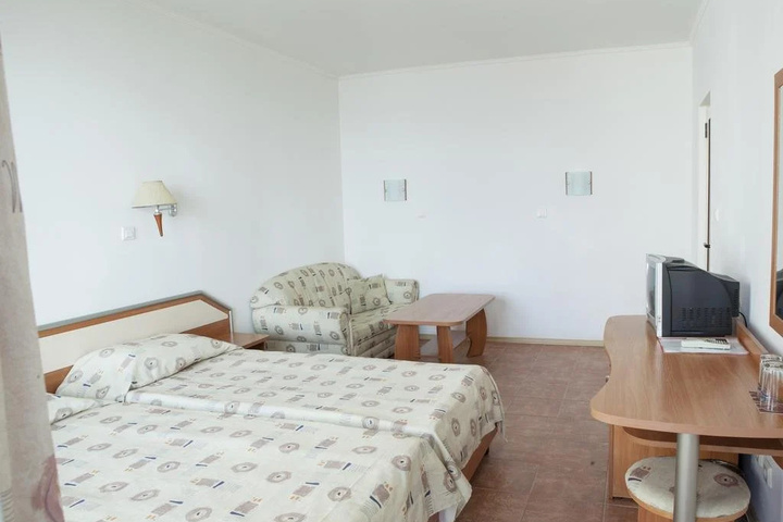 Room 3 of 20