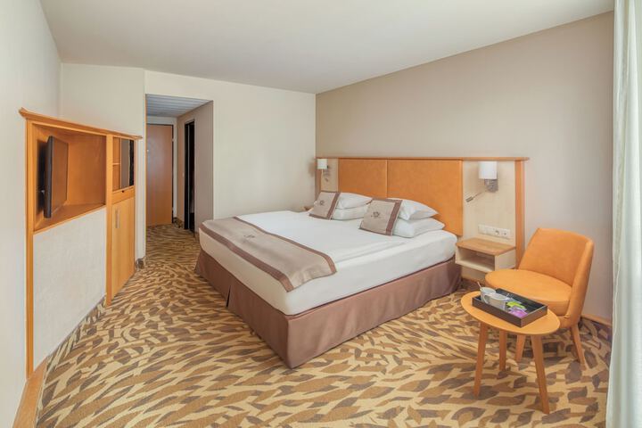 Room 14 of 99