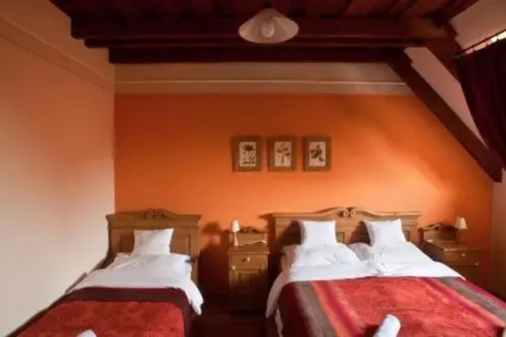Room 3 of 12