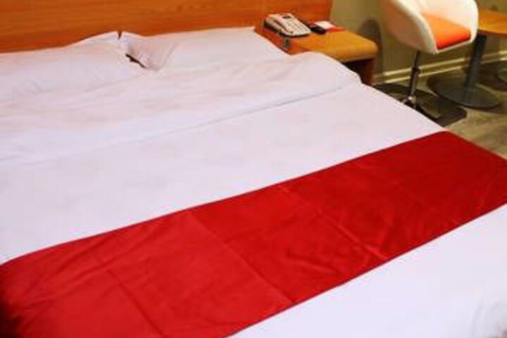 Room 3 of 8