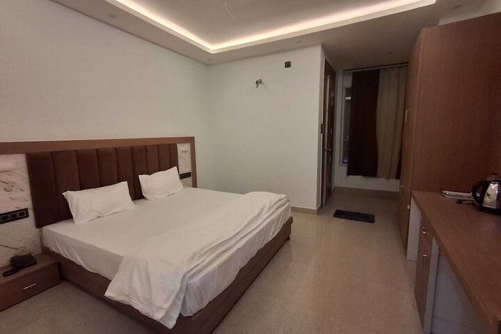 Room 8 of 29