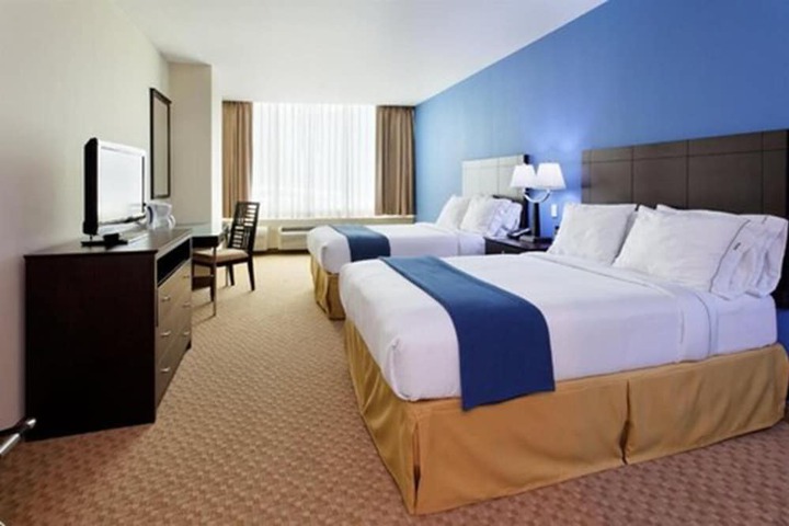 Room 10 of 24