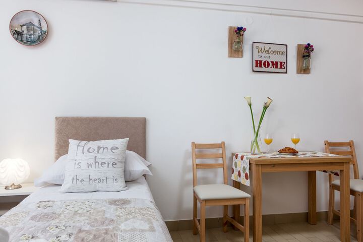 Room 52 of 180