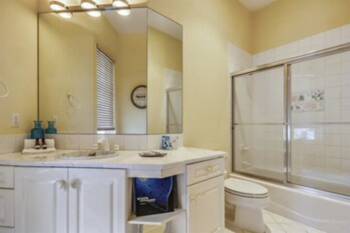 Room 4 of 62