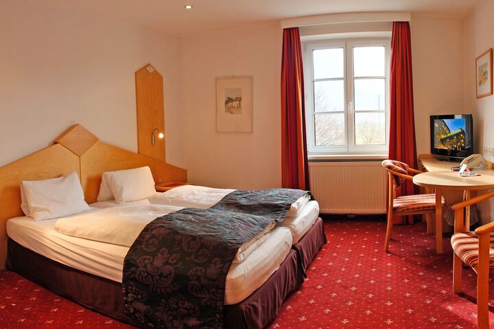 Room 5 of 64