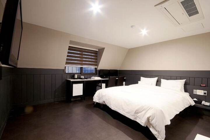 Room 19 of 32