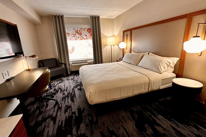 Room 32 of 74