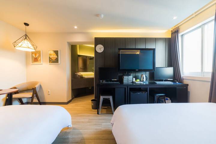 Room 30 of 62