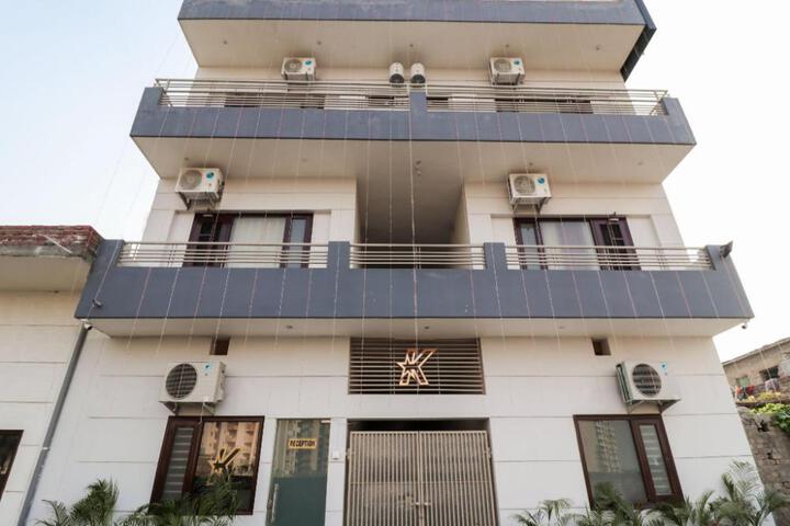 Hotel O HI - Five Residency
