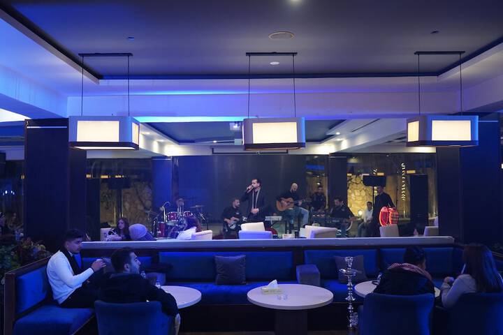 Ballroom/Hall 15 of 16